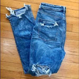 American Eagle. Mom Jean. Ripped. Size 6